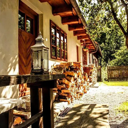 Cerveny Dvur Apartment Chvalsiny