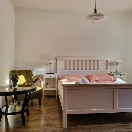 Appartamento červený Dvůr