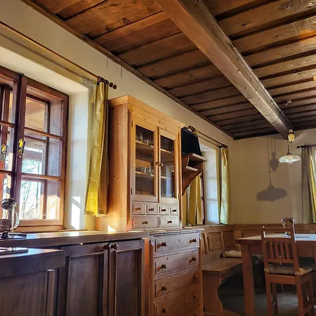 Apartamento červený Dvůr Chvalšiny