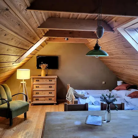 Apartamento červený Dvůr Chvalšiny