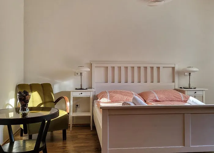 Apartamento červený Dvůr